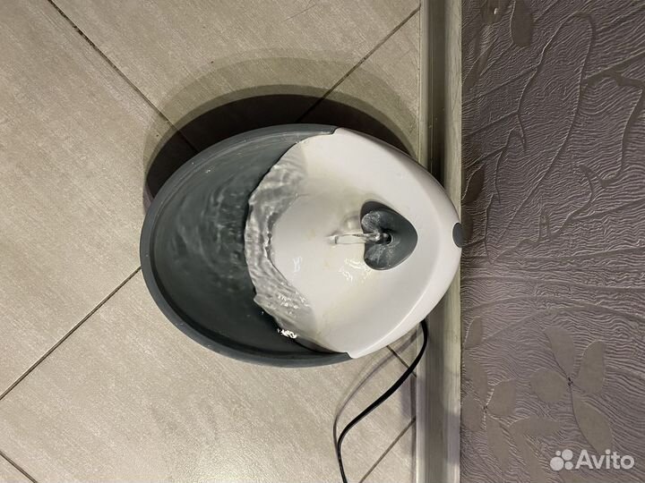 Автоматическая поилка-фонтан для кошек и собак