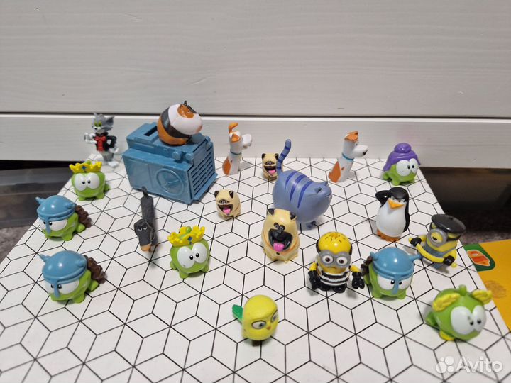 Фигурки персонажей из мультфильма