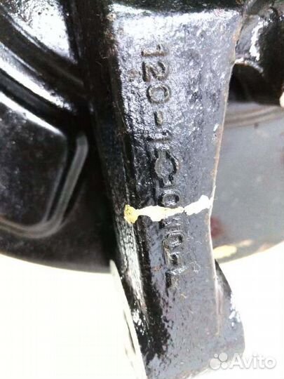 Кулак поворотный передний левый Nissan Elgrand