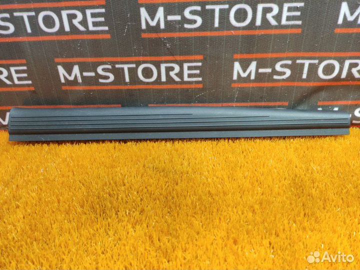 Накладка на порог салона передняя правая