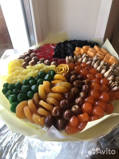 Съедобные букеты из орехов и сухофруктов