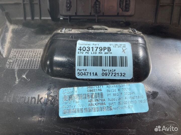 Обшивка багажника правая Bmw X5 (E-70) 2010