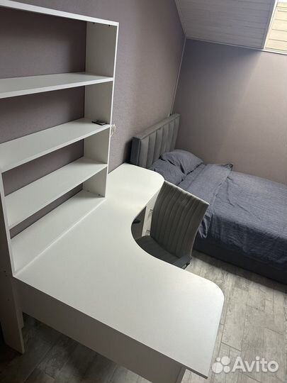 Угловой письменный стол