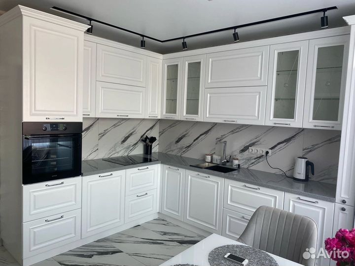 Кухня угловая с подсветкой