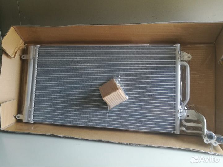 Радиатор кондиционера Volkswagen Polo 5