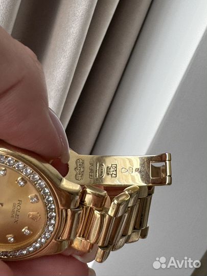 Золотые женские наручные часы Rolex