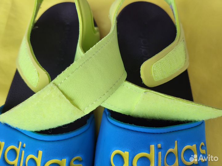 Сандалии adidas 33