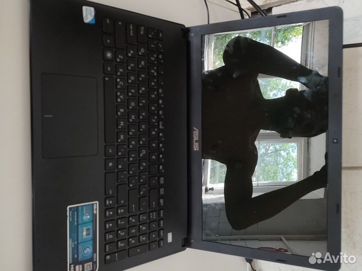 Ноутбук Asus на запчасти 15.6 4/320гб
