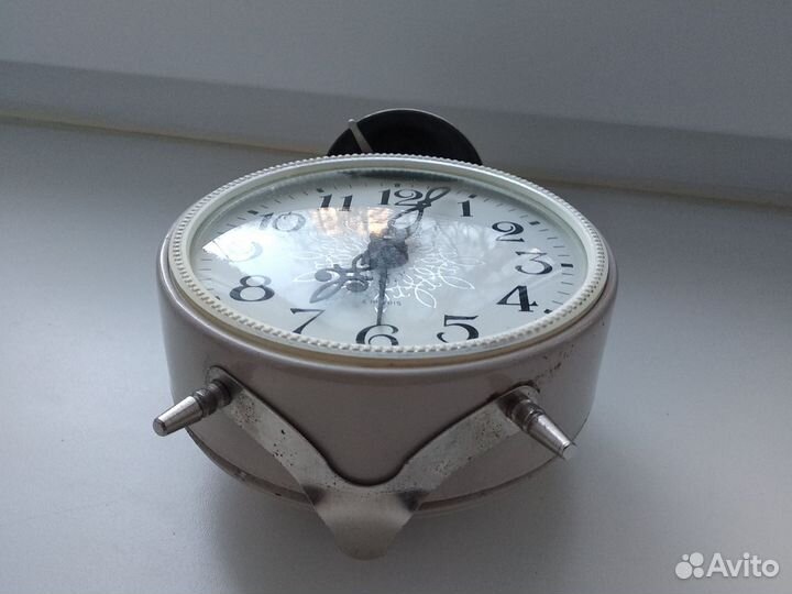 Часы будильник Янтарь