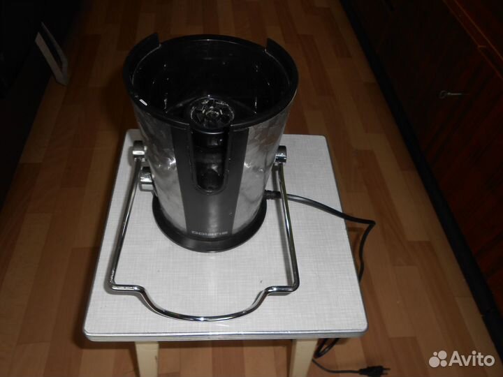 Соковыжималка шнековая