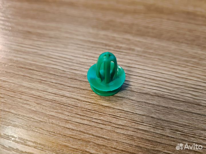 Клипса обшивки двери зелёная Опель / Шевроле