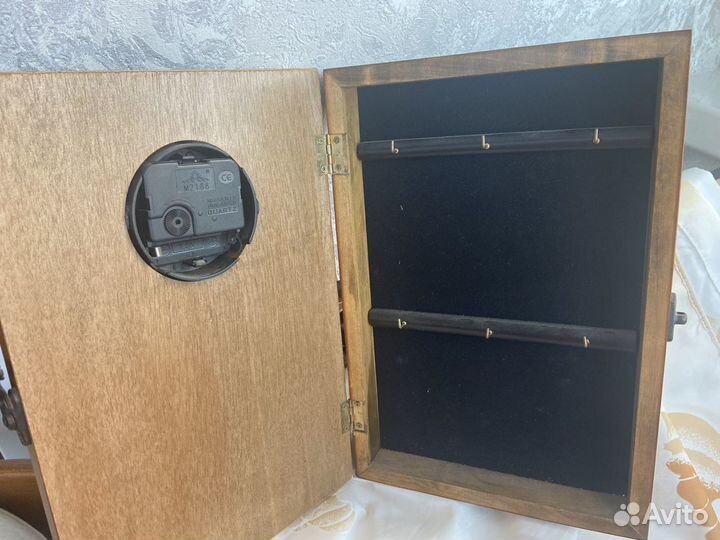 Ключница настенная с часами