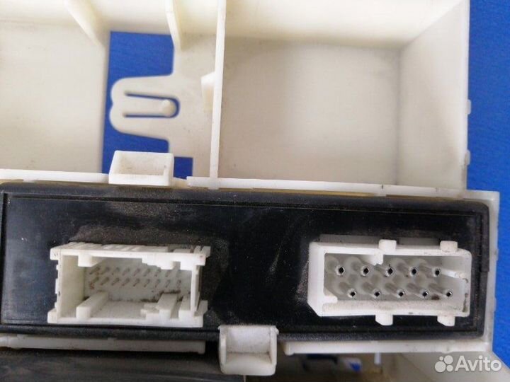 Корпус блока предохранителей Bmw E65 седан N62B44