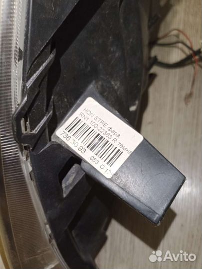 Фара передняя правая на Honda Stream RN1