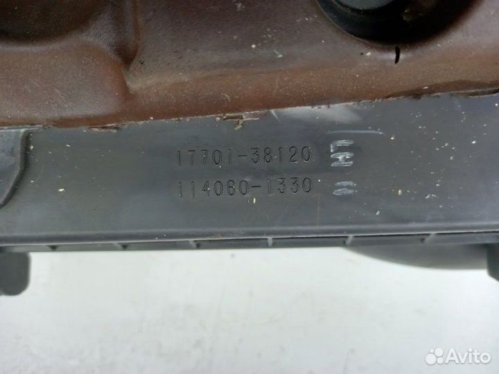 Корпус воздушного фильтра правый Lexus Ls460 USF40