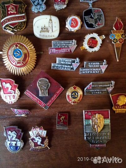 Нагрудные значки из СССР