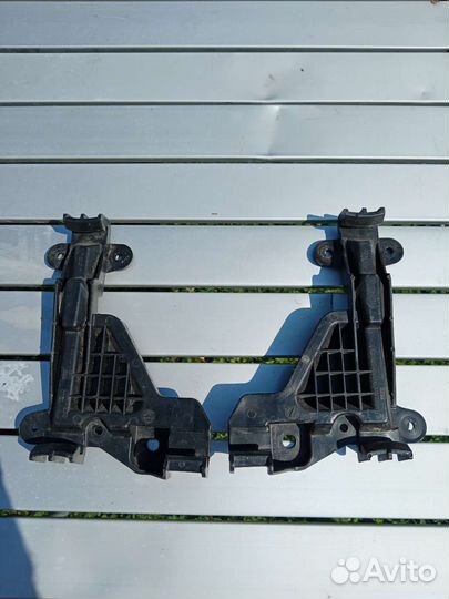 Кронштейн заднего бампера Audi A6 C4 4A0 807 484 A