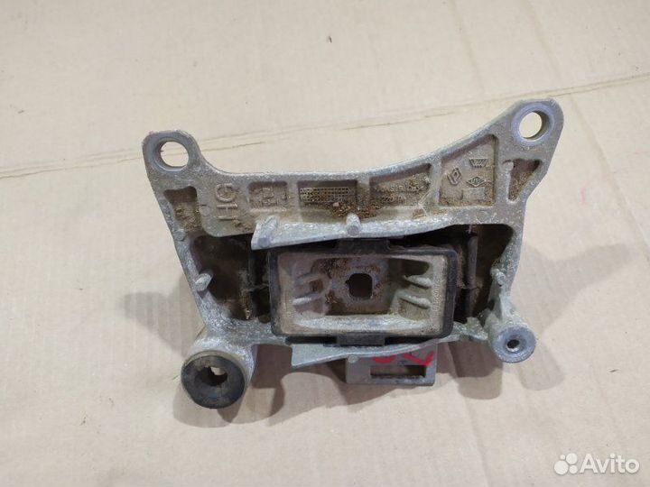 Опора двигателя левая Renault Fluence K4MV838 2010