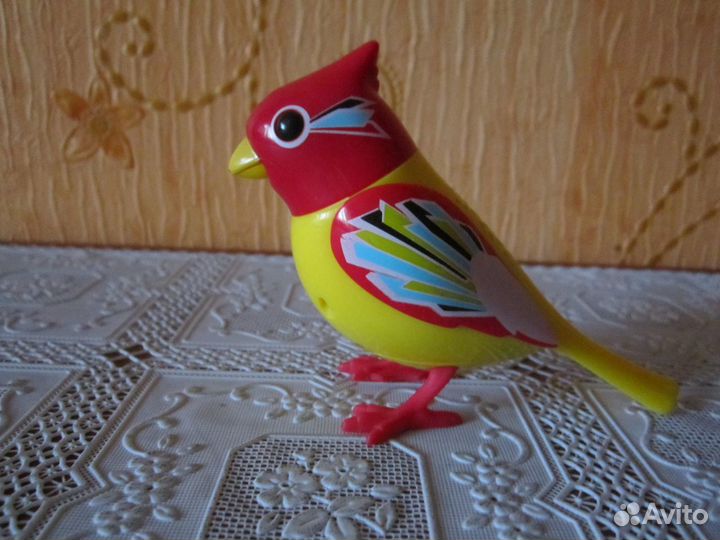 Декоративная птичка и бочонок под хохлому