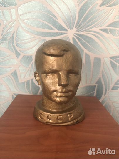 Бюст Юрий Гагарина