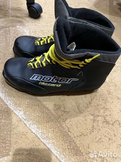 Лыжные ботинки