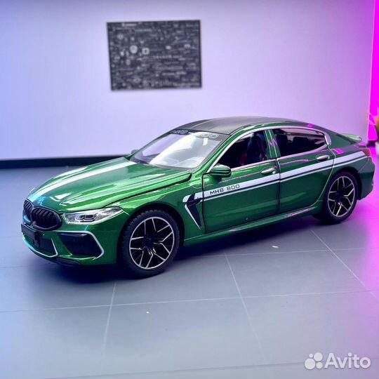 BMW M8 моделька 1:32