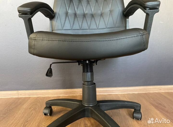 Офисное кресло. Гарантия 1 год