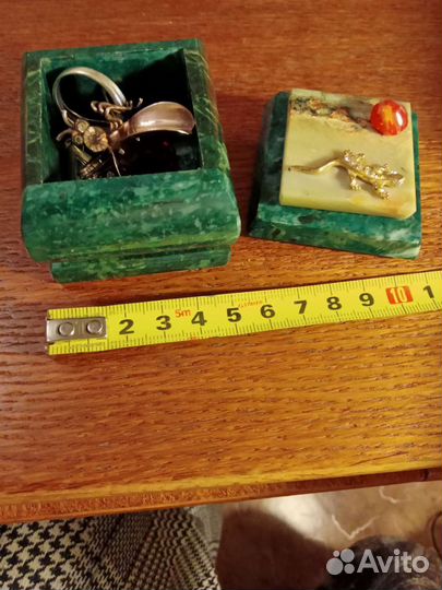 Шкатулка для украшений малахитовая