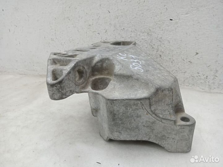 Кронштейн двигателя volkswagen golf 6 Правый