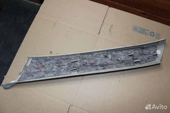 Обшивка передней стойки салона правая W140