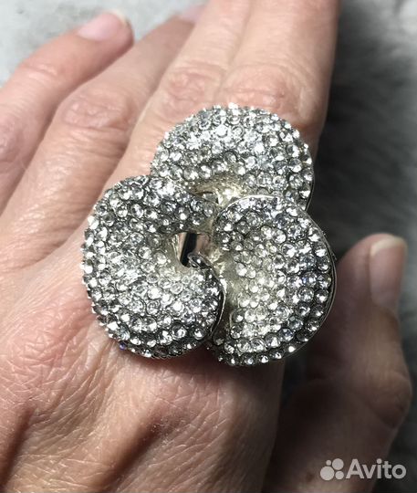 Вечернее кольцо крупный цветок весь в камнях новое