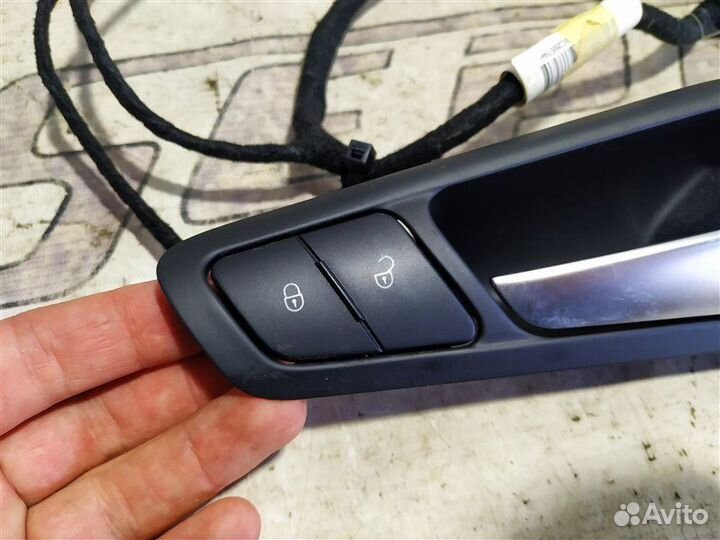 Ручка открывания двери внутренняя передняя правая