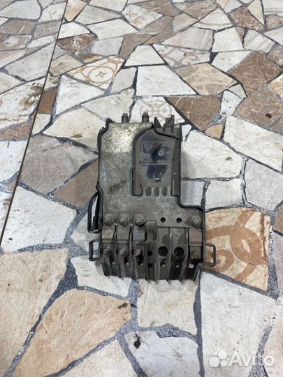 Блок предохранителей (моторный отсек) Citroen C4