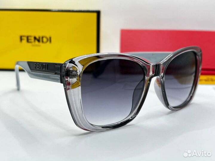 Женские очки Fendi