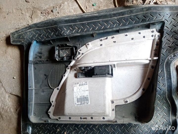 Обшивка карта двери передняя левая Ford Mondeo 3