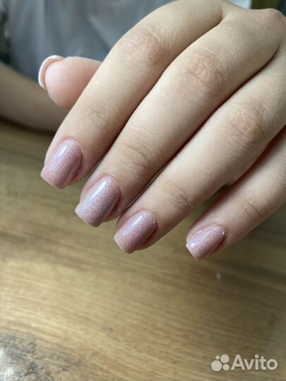 Модель на маникюр