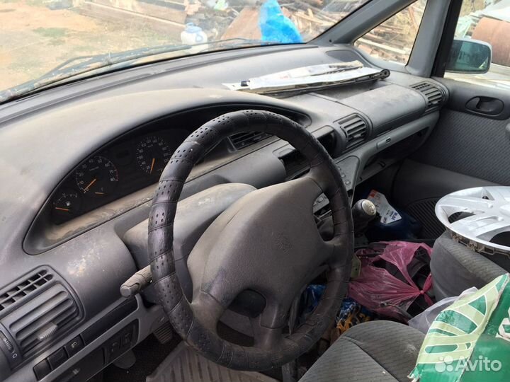 В разборке Peugeot 806