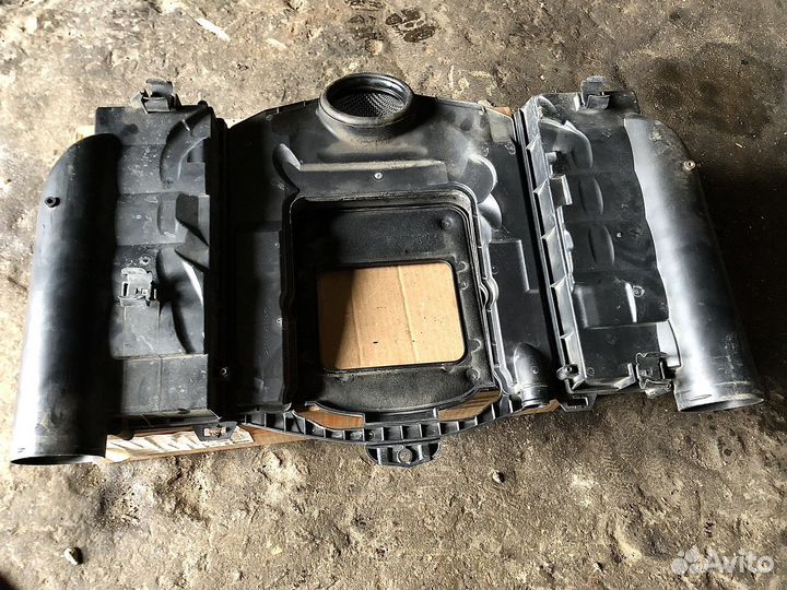 Корпус воздушного фильтра Mercedes-Benz E-Class