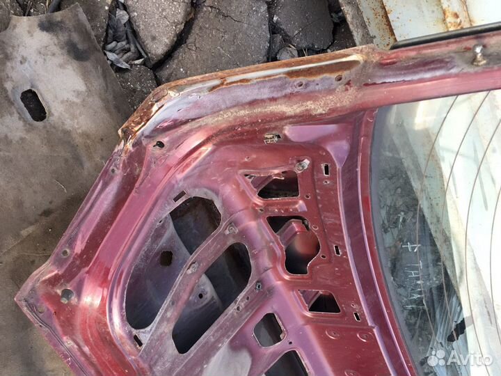 Крышка багажника Mitsubishi Galant