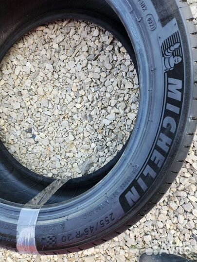 Michelin Pilot Sport 4 255/45 R20