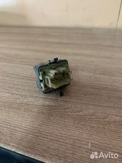 Кнопка стеклоподъемника для VW Golf III