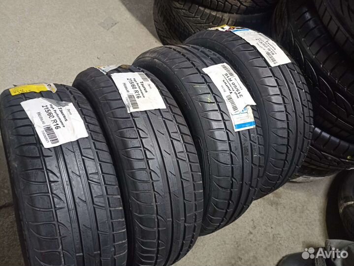 Taurus 401 High Performance 215/60 R16 99V