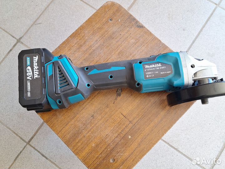 Аккумуляторная болгарка makita безщёточная