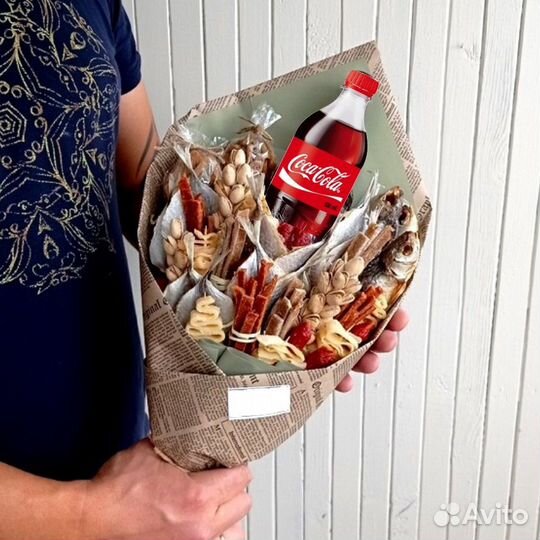 Букет из рыбы, кальмаров, снеков