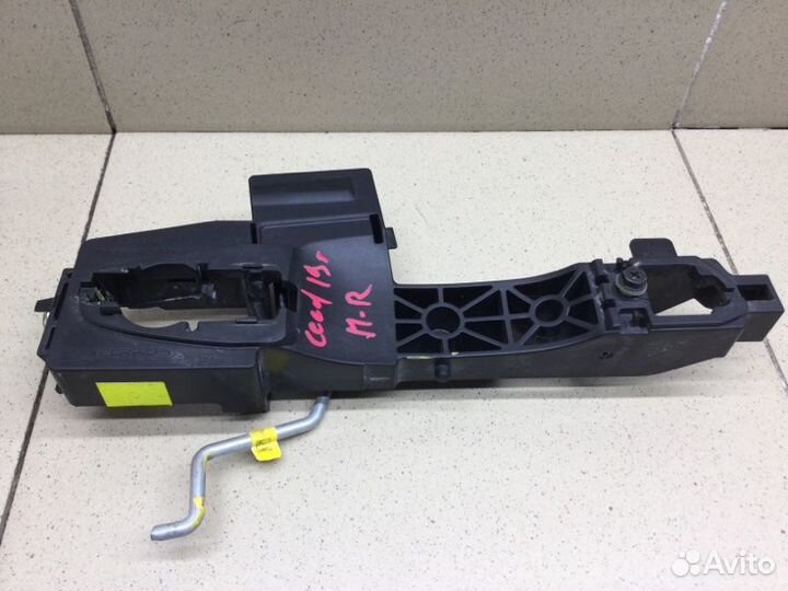 Кронштейн ручки передний правый Kia Ceed универсал