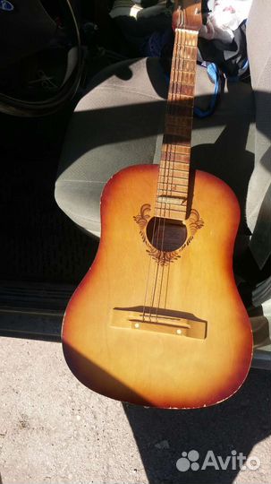Акустическая гитара