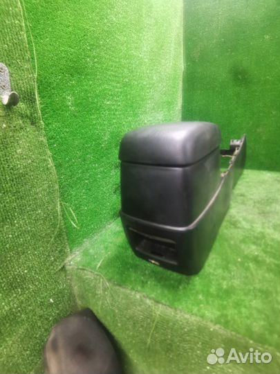 Подлокотник Mazda 6 седан 2.0 2006