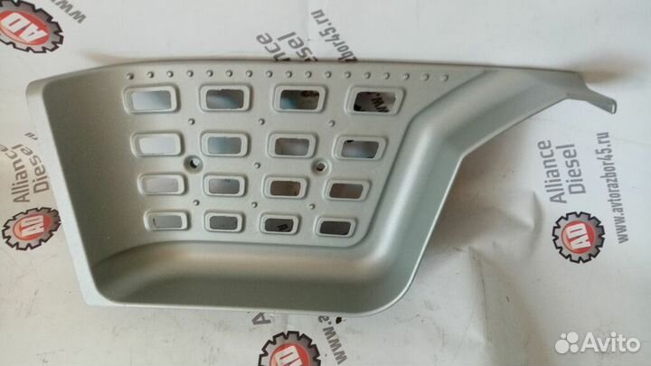 Подножка ступенька накладка в ступеньку правая DAF