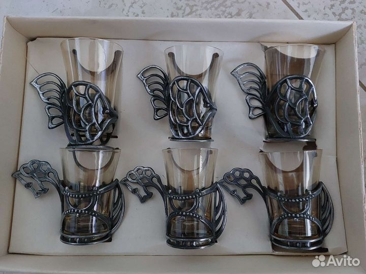 Стопки, рюмки, стаканчики, рыбы, кони