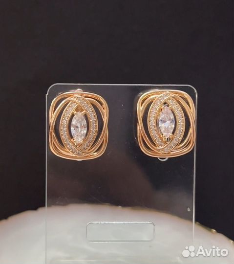 Серьги с камнем